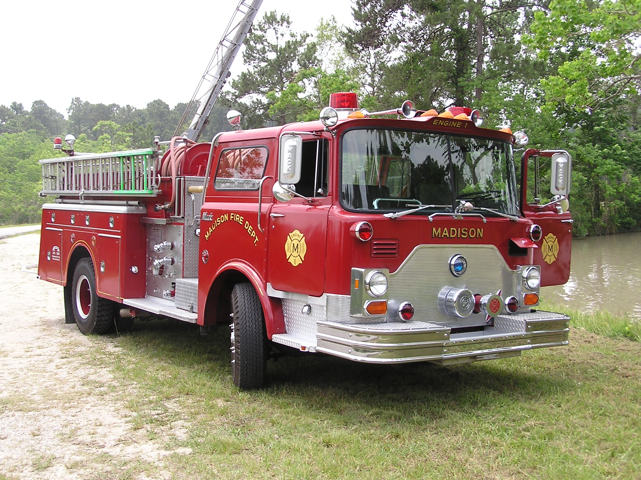 Treadway 1981 Mack 3 May 2008.JPG