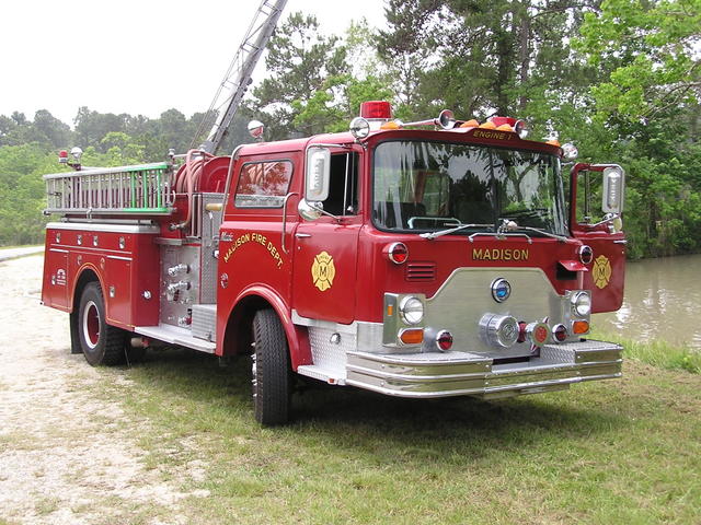 Treadway 1981 Mack 3 May 2008.JPG