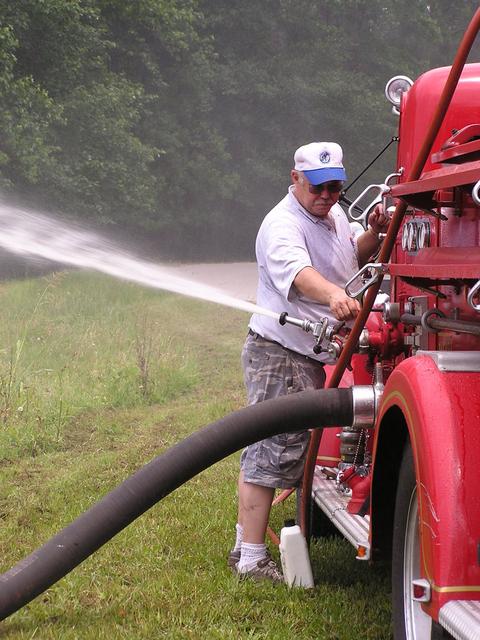 Clinton 1948 Mack 8 May 2008.JPG